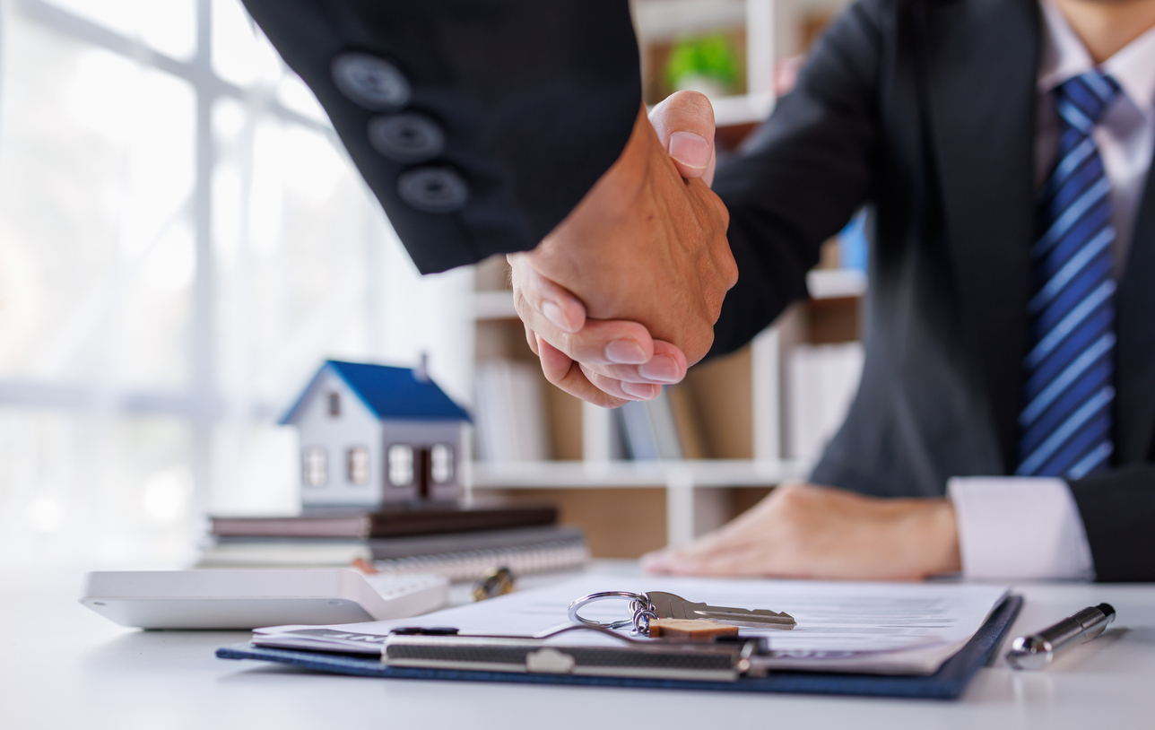 Pricing and Negotiating Offers Using a Flat-Fee Real Estate Broker in California